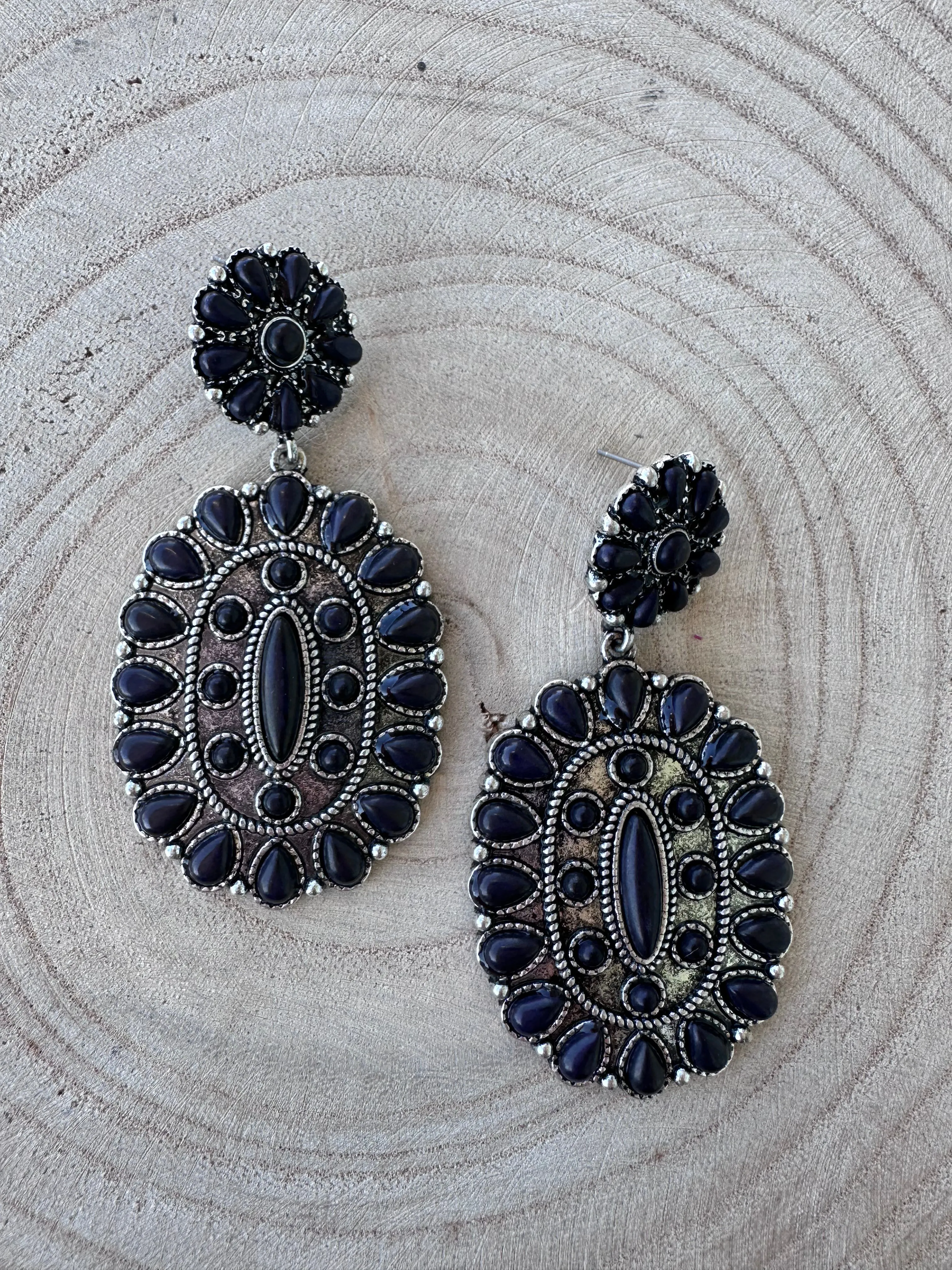 Elegant Black Earring