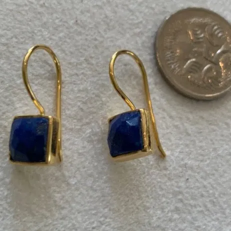 Little square earrings with blue stones   SEY557F