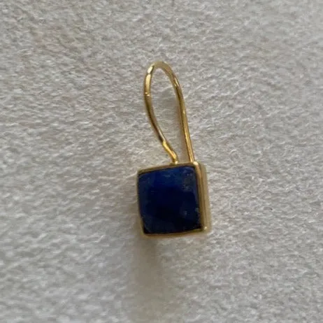 Little square earrings with blue stones   SEY557F