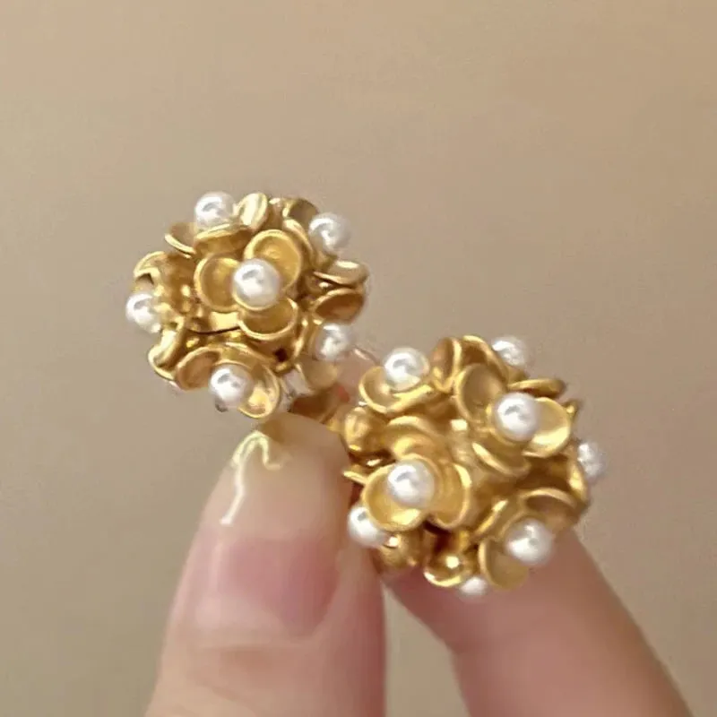 VAIGE Elegant Gold Pearl Geometric Stud Earrings