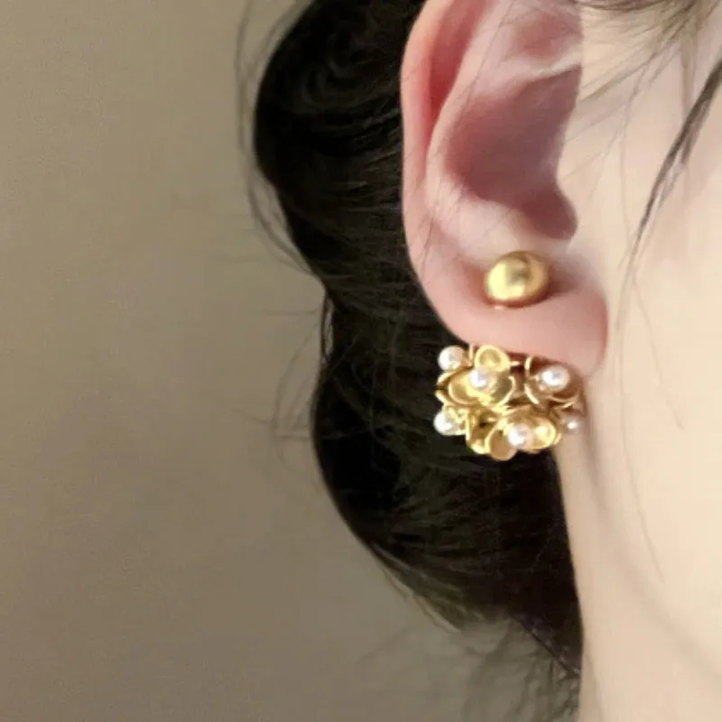 VAIGE Elegant Gold Pearl Geometric Stud Earrings