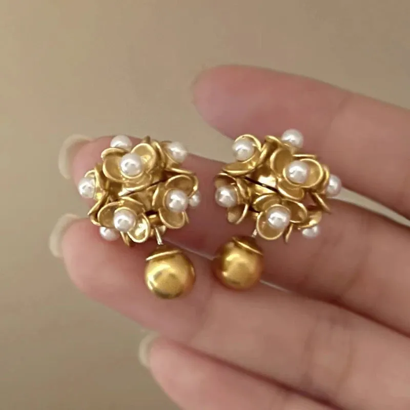 VAIGE Elegant Gold Pearl Geometric Stud Earrings