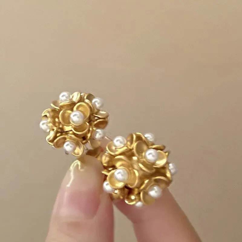 VAIGE Elegant Gold Pearl Geometric Stud Earrings